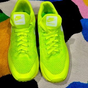 Gently used Nike air max for men neon green great for running and gym